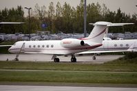 N626UT @ EGGW - 2001 Gulfstream Aerospace G-V, c/n: 648 at Luton - by Terry Fletcher