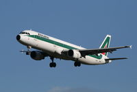I-BIXE @ EBBR - Arrival of flight AZ156 to RWY 25L - by Daniel Vanderauwera