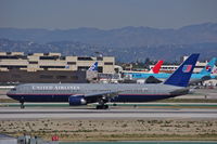 N677UA @ KLAX - United Airlines moments after landing.