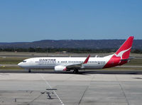 VH-VXE @ PER - Qantas - by Henk Geerlings