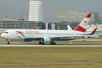 OE-LAE @ VIE - Austrian Airlines