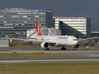 TC-JJE @ LOWW - TC-JJE First visit in Vienna of this brandnew Triple Seven, del. 10/2010