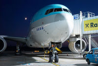 HL7752 @ LOWW - Korean Airlines Boeing 777-200 - by Dietmar Schreiber - VAP