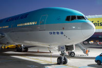 HL7752 @ LOWW - Korean Airlines Boeing 777-200 - by Dietmar Schreiber - VAP