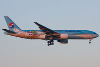 HL7752 @ LOWW - Korean Air - by Thomas Posch - VAP