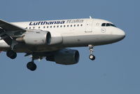 D-AKNJ @ EBBR - Arrival of flight LH1812 to RWY 02