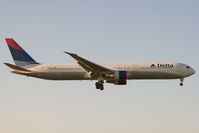 N833MH @ EGLL - Delta Airlines 767-400 - by Andy Graf-VAP