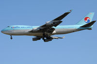 HL7605 @ VIE - Korean Air - by Chris Jilli
