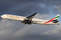 A6-ECT @ VIE - Emirates - by Chris Jilli