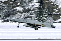 J-3077 @ LSMM - Nice snowy conditions during the WK of 2007. - by Joop de Groot