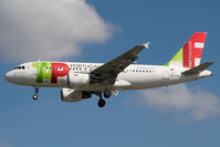 CS-TTD @ EGLL - TAP A319 - by Andy Graf-VAP