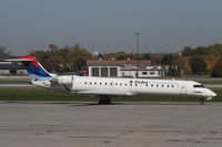 N609SK @ MSP - A rare sight in October 2010 with the old DL colors - by Duncan Kirk