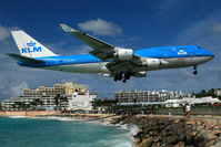 PH-BFB @ SXM - Visitor - by Wolfgang Zilske