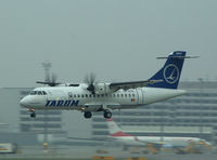 YR-ATG @ LOWW - Tarom ATR 42 - by Thomas Ranner