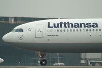 D-AIKH @ VIE - Lufthansa - by Joker767