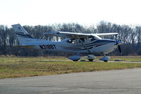 N318BT @ I19 - Cessna 182T