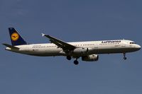 D-AISJ @ EDDF - on final RW07R - by Friedrich Becker