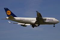 D-ABVK @ EDDF - on final RW07R
