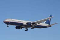 N667UA @ KORD - Boeing 767-300 - by Mark Pasqualino