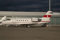 HB-IKS @ LOWW - CL600