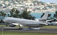 P4-MES @ TNCM - P4-MES heavy landing at TNCM runway 10