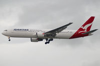 VH-OGT @ WSSS - Qantas Boeing 767-300