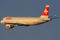 HB-IJP @ VIE - Swiss