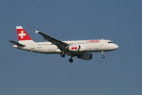 HB-IJP @ EBBR - Arrival of flight LX760 to RWY 02