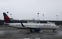 N398DA @ KMSP - Boeing 737-800 - by Mark Pasqualino