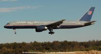 N587UA @ BWI - final approach to 33L
