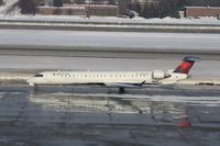 N602LR @ KMSP - CL600-2D24
