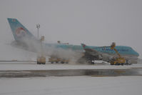 HL7437 @ LOWW - Korean Air Boeing 747-400 - by Dietmar Schreiber - VAP