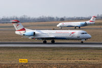 OE-LVJ @ VIE - TYR