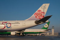 B-18806 @ LOWW - China Airlines Airbus 340-300