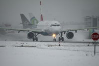 OE-LBD @ LOWI - AUA [OS] Austrian Airlines - by Delta Kilo