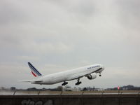 F-GSQS @ LFPO - boeing 777-328
