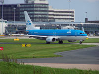 PH-BXL @ EGCC - KLM B737-800 taxiing out before departing for Amsterdam - by Manxman