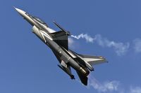 FA-134 @ EBBL - air show routine of the BAF F-16 team - by Friedrich Becker