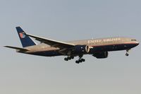 N781UA @ EDDF - on final - by Friedrich Becker