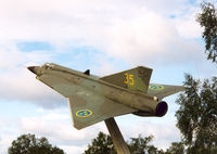 35388 - Swedish Air Force , Guate Gard at F4 Jamtland AFB  Saab J35A Draken - by Henk Geerlings