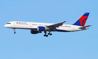 N696DL @ KLAS - Delta Air Lines Boeing 757-232 N696DL (cn 29728/845)

Las Vegas - McCarran International (LAS / KLAS)
USA - Nevada, 1-15-2011
Photo: Tomas Del Coro - by Tomás Del Coro