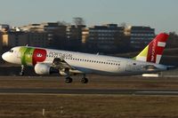 CS-TNH @ ELLX - CS-TNH_
1999 Airbus A320-214, c/n: 0960 - by Jerzy Maciaszek