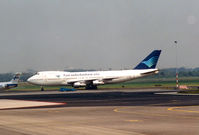 PK-GSB @ EHAM - Garuda B747 - 200 , SPL Mei '89 - by Henk Geerlings