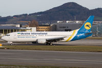 UR-GAX @ LOWS - Ukraine International 737-400 - by Andy Graf-VAP