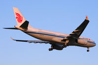 B-6117 @ EGLL - Short final