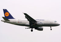 D-AKNJ @ EGLL - Short final