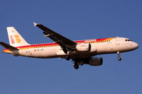EC-JFG @ EGLL - Short final