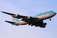HL7488 @ EGLL - Short final