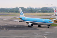 PH-AOE @ EHAM - Heading for its stand