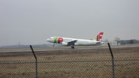 CS-TNH @ LFPO - Airbus A320-214